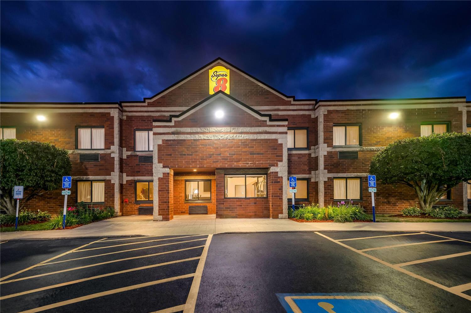 Super 8 by Wyndham Elgin 36/38
