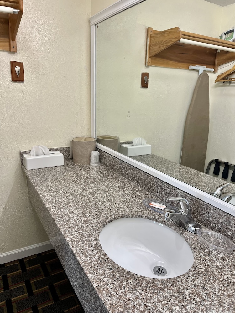 West Bank Inn 59/60