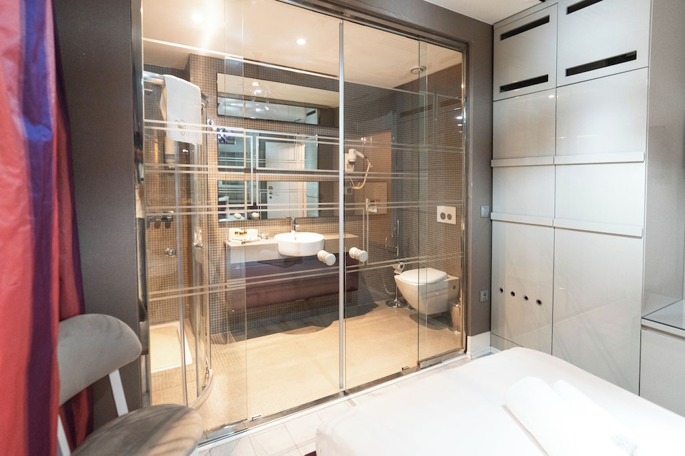 Golden Pearl Boutique Hotel - Adults Only 64/66