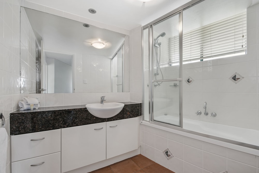 KEY LARGO MAROOCHYDORE 71/72