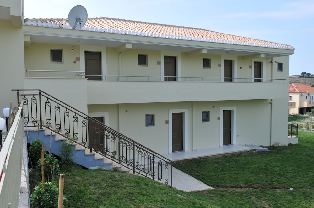 Finiki Plaza 2/45