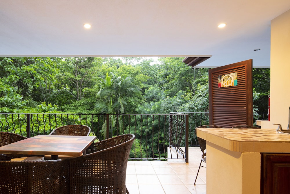 Pumilio Mountain Ocean Hotel 44/50