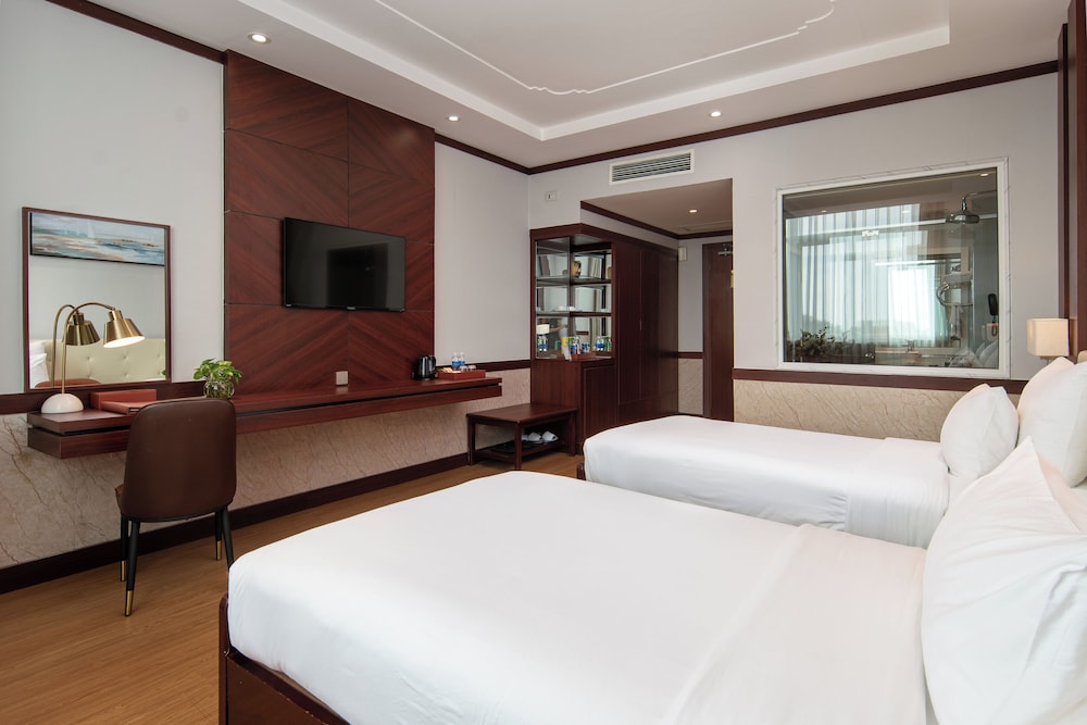 غرفة سوبيريور بسريرين منفصلين بإطلالة على المدينة، Van Phat Riverside Hotel 9/10