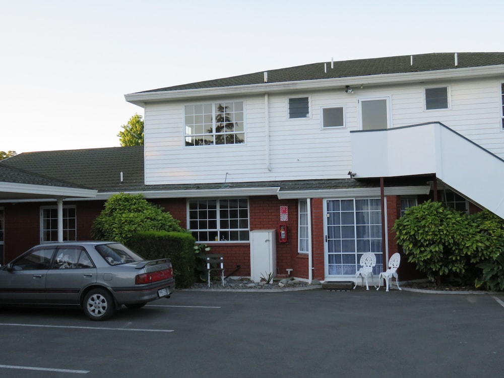 Admirals Motor Lodge 65/71