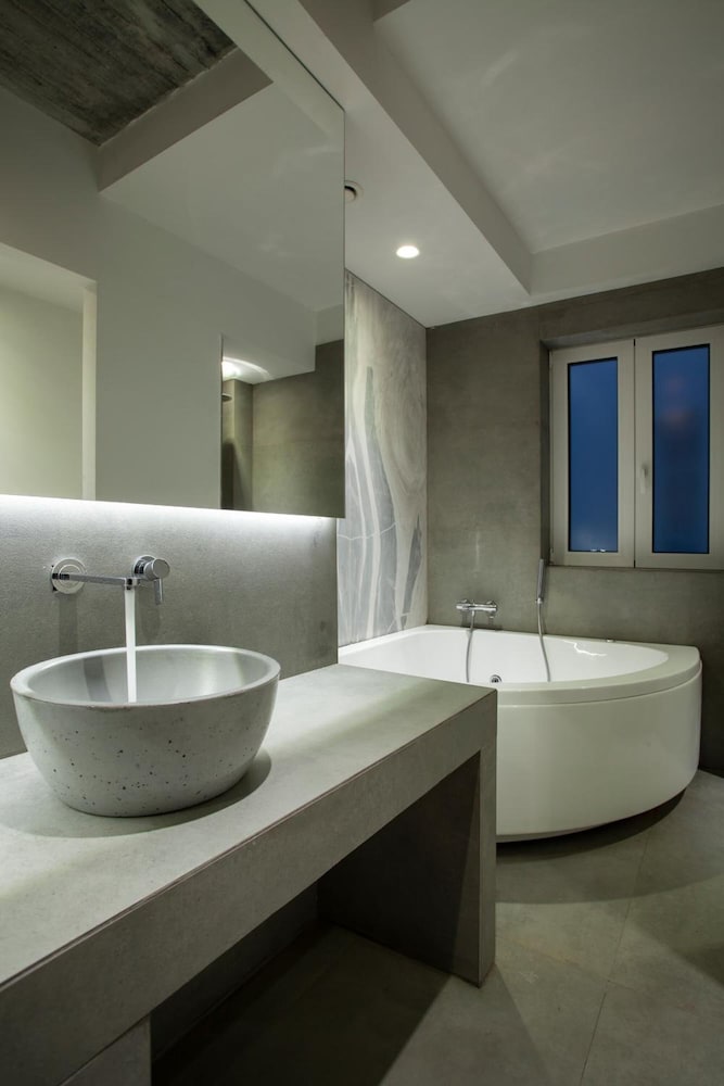 Art Suites Korai 38/40