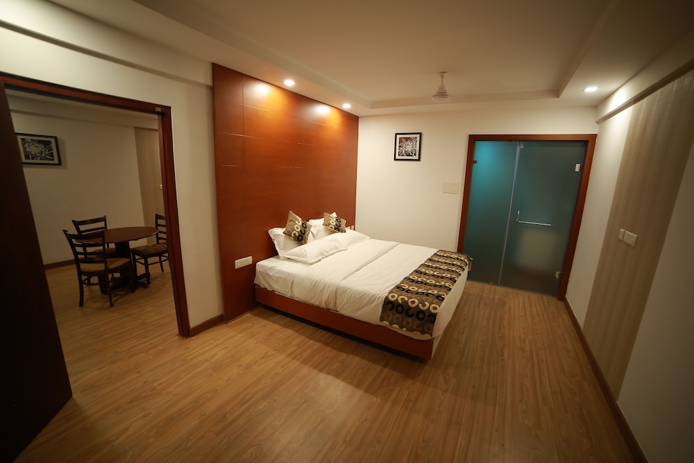 NAKSHATRA EMERALD INN GURUVAYUR 9/41