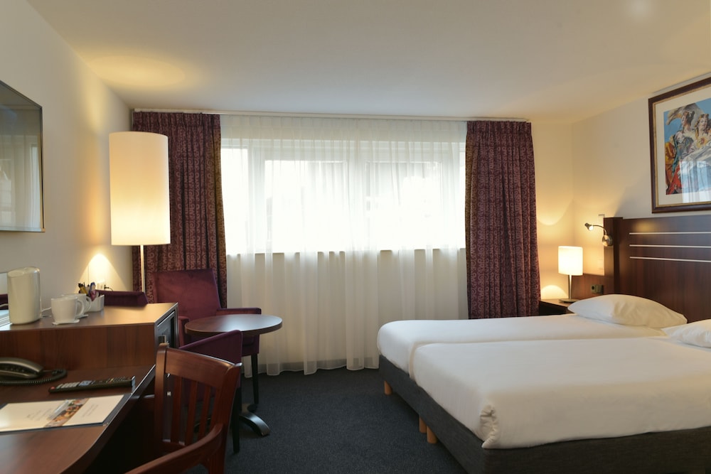 AMRATH GRAND HOTEL DE L EMPEREUR 23/64