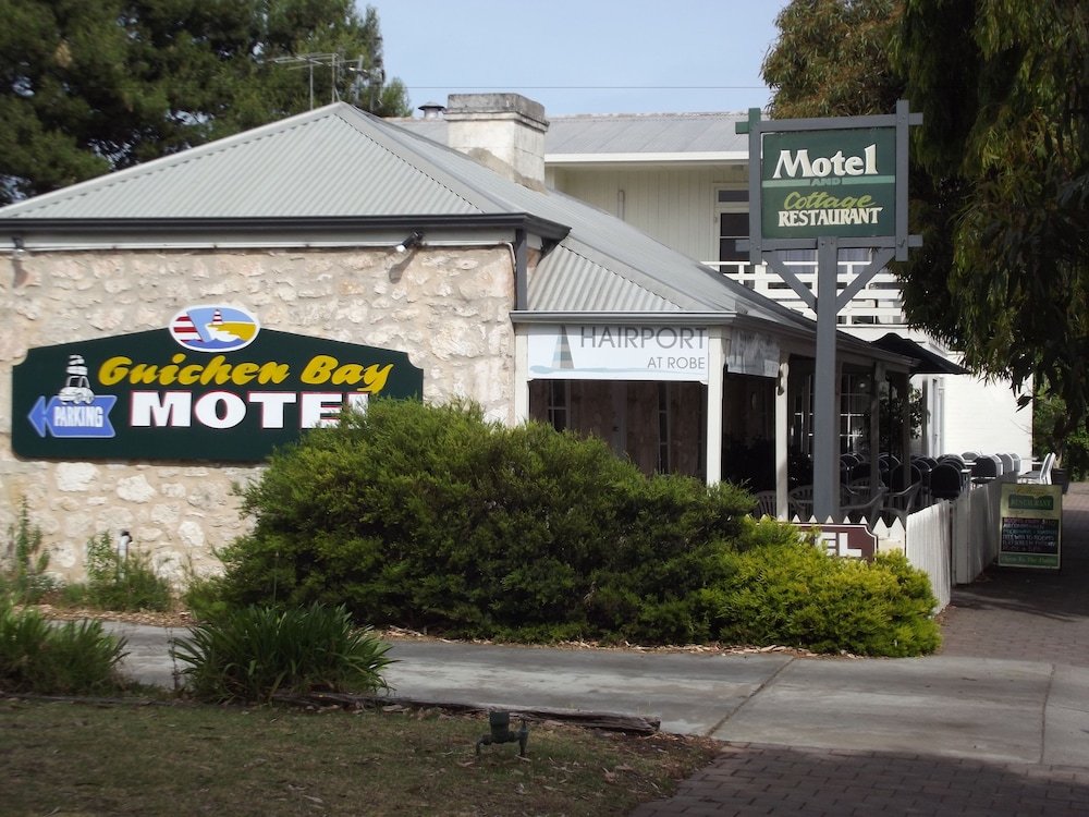 GUICHEN BAY MOTEL 6/54
