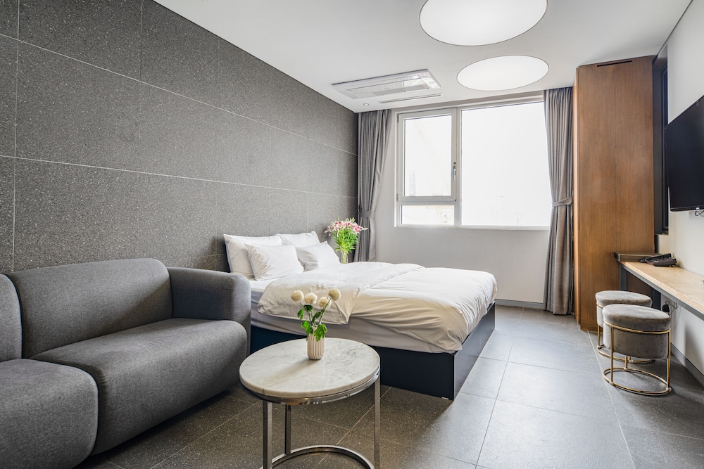 Hotel The Designers Hongdae 50/80