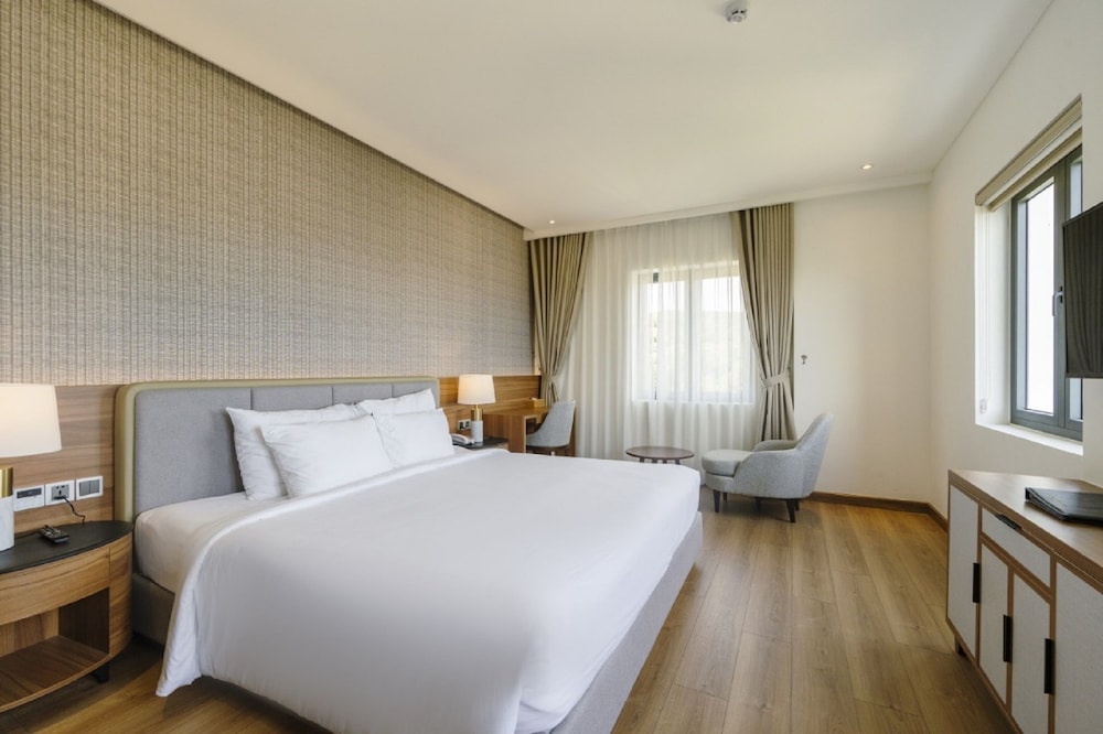 The Tahiti Beach Hotel Phu Quoc 6/21