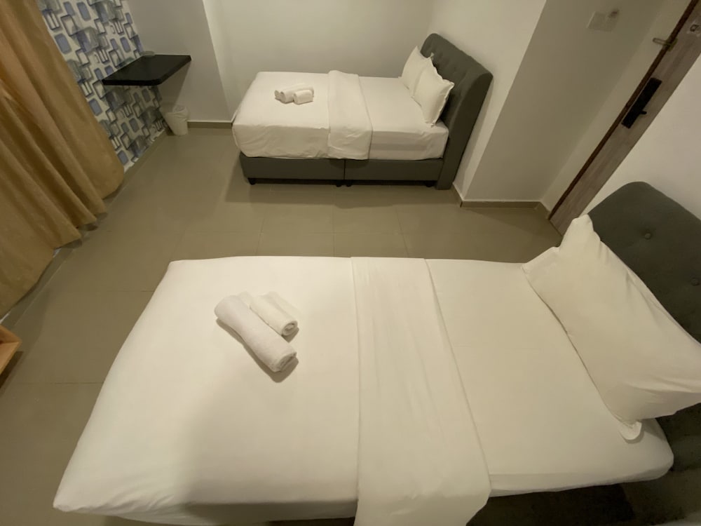 Shobi Hotel 48/48