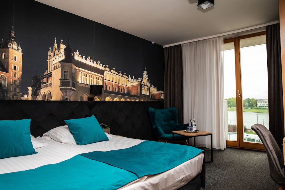 SUPERIOR, TWIN BEDS, RIVER VIEW