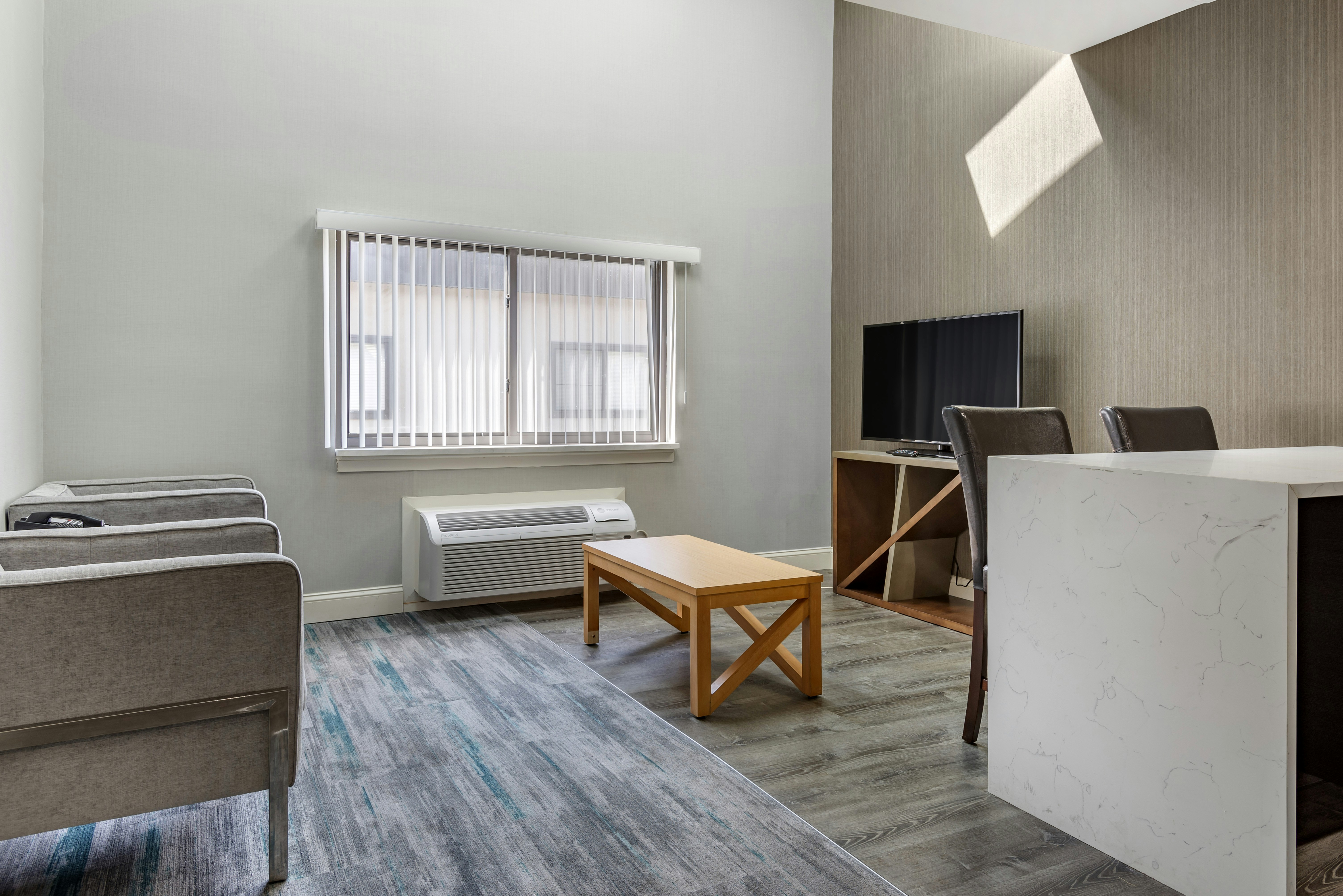 Amwell Suites 22/27