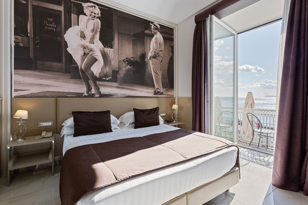 DELUXE, STUDIO, SUITE