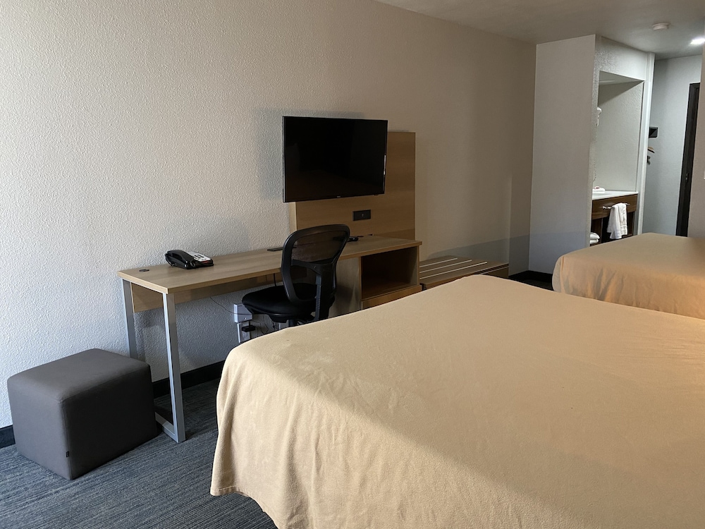 Quality Inn Portland Airport PDX OR 24/34