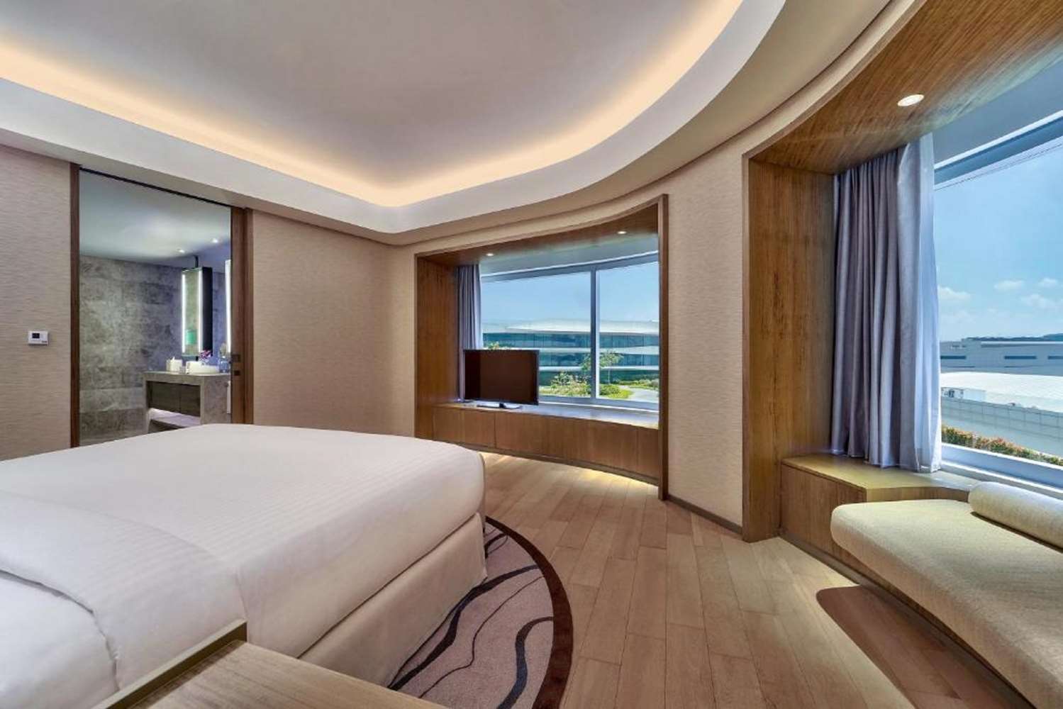 Diplomat, Suite, Lounge Access