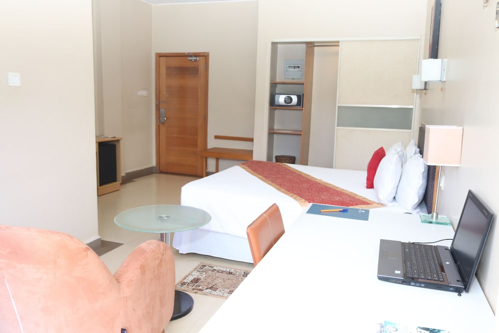 METROPOLE HOTEL 18/51