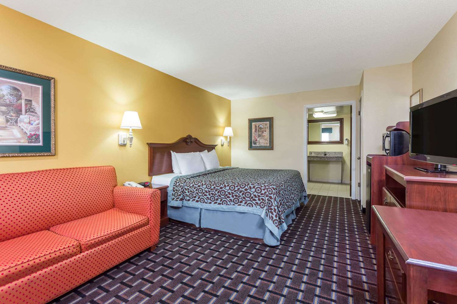 Days Inn & Suites by Wyndham Warner Robins Near Robins AFB 9/14