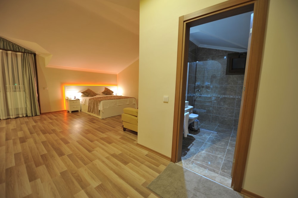 UNSAL HOTEL 37/45