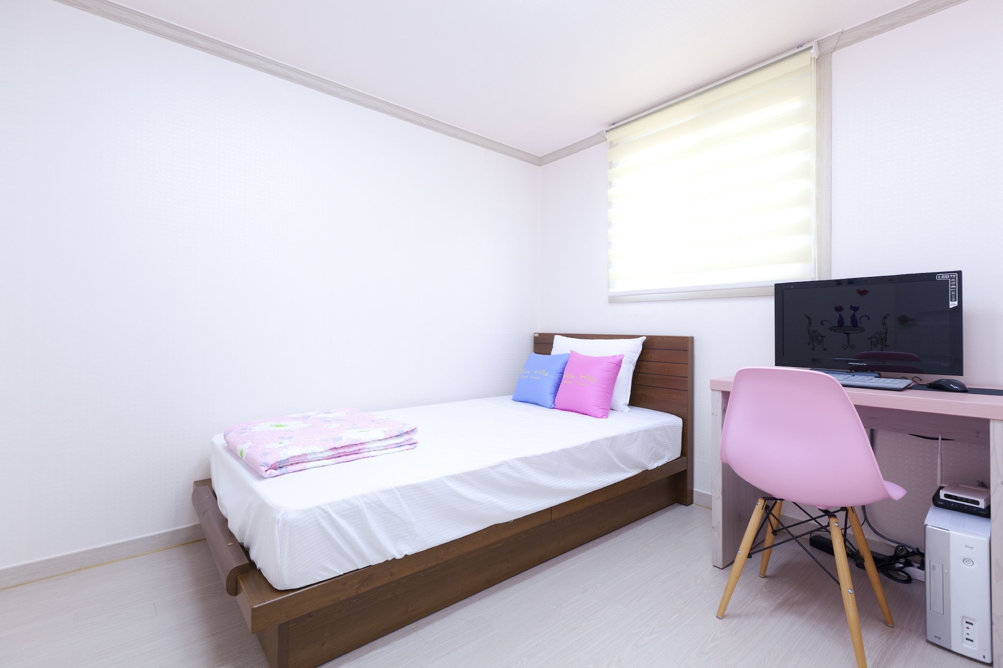 ROOM, DOUBLE BED