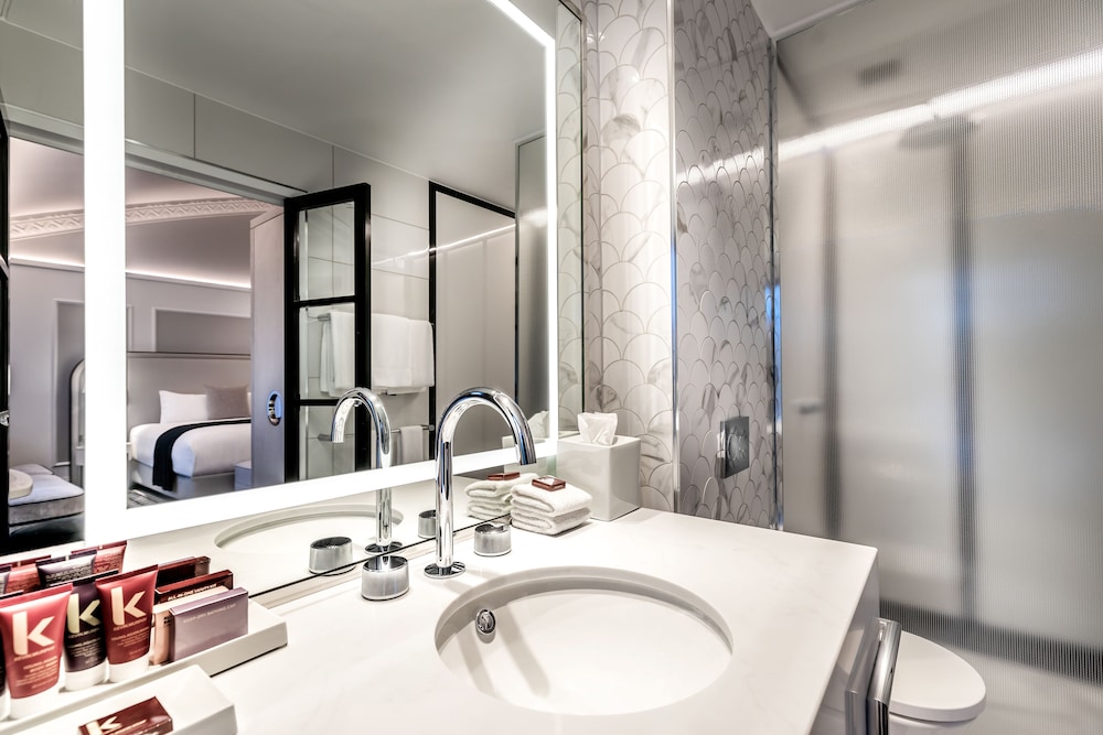 Royce Hotel 14/60