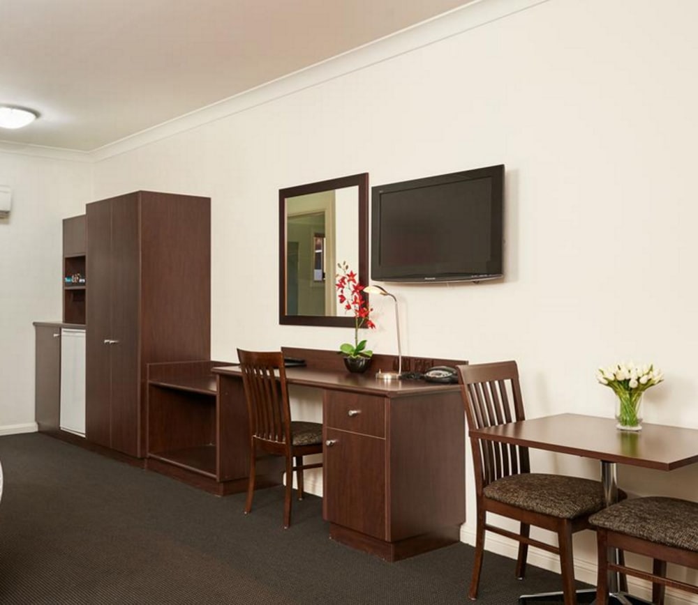 The Charles Boutique Hotel 34/38