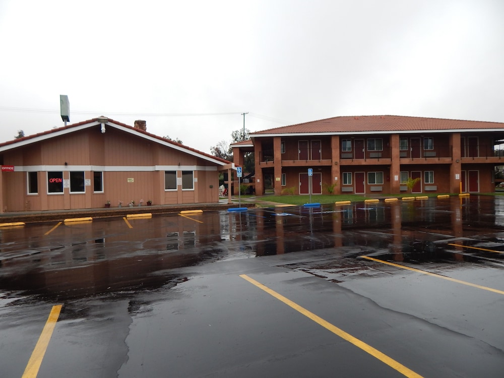 Rancho California Inn 7/43