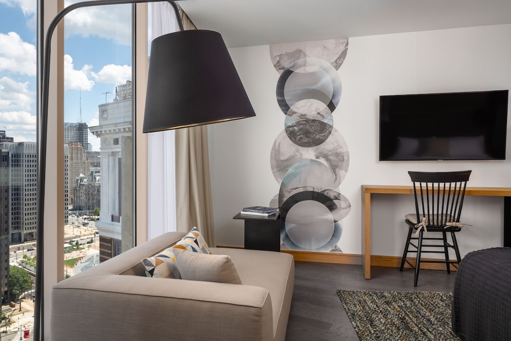 The Windsor Suites 32/44