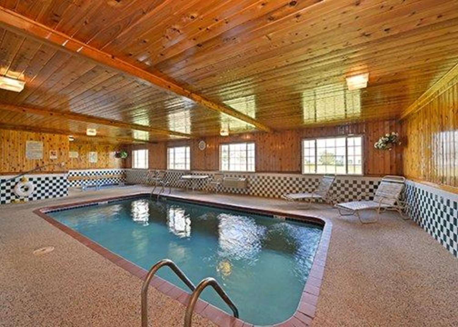 Quality Inn & Suites Grinnell near University 4/9