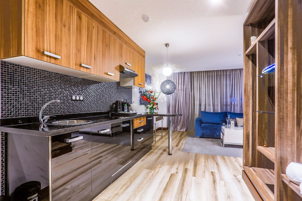 SBN Suite Hotel 6/31