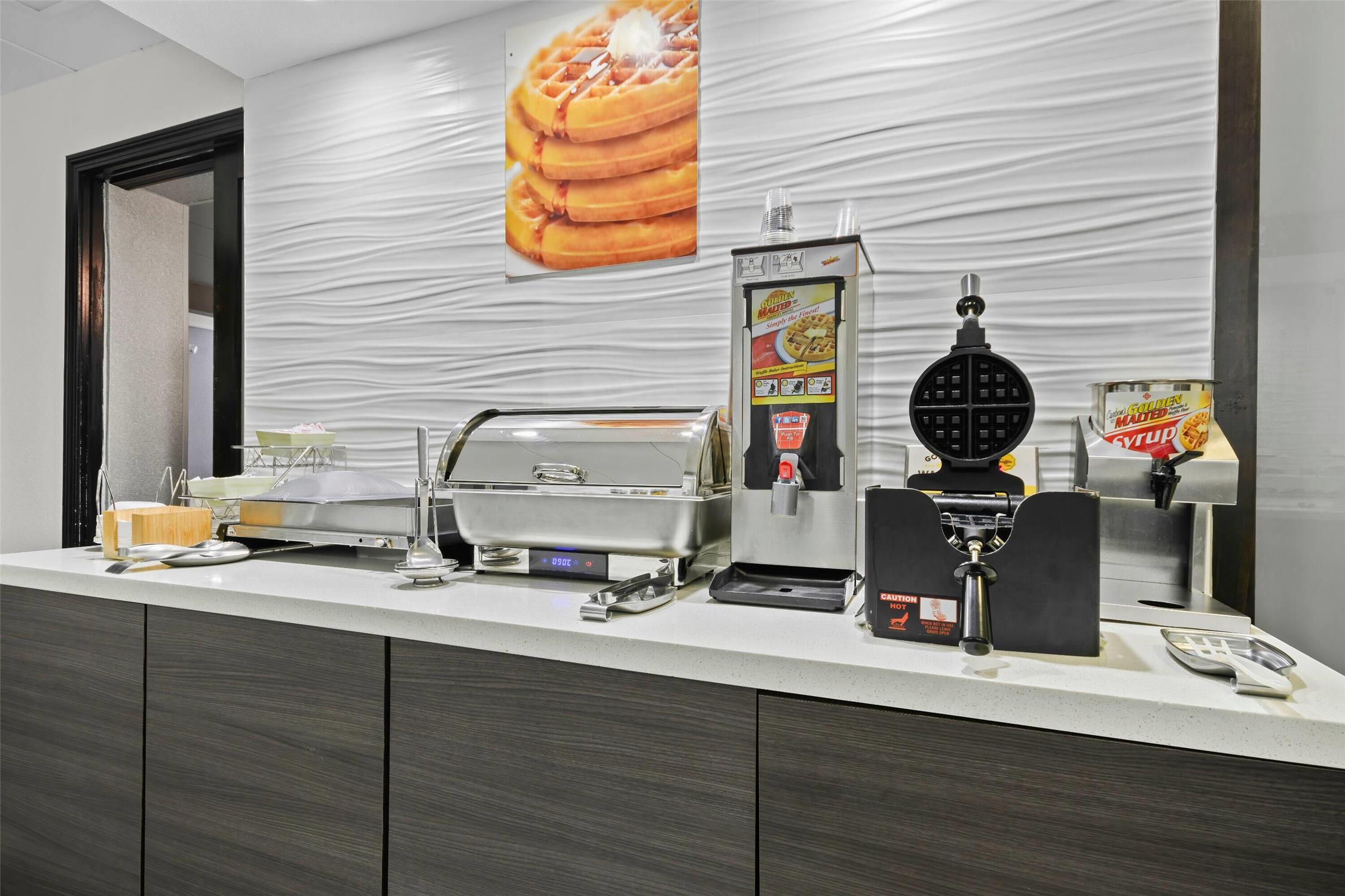 La Quinta Inn & Suites by Wyndham Sturbridge 24/50