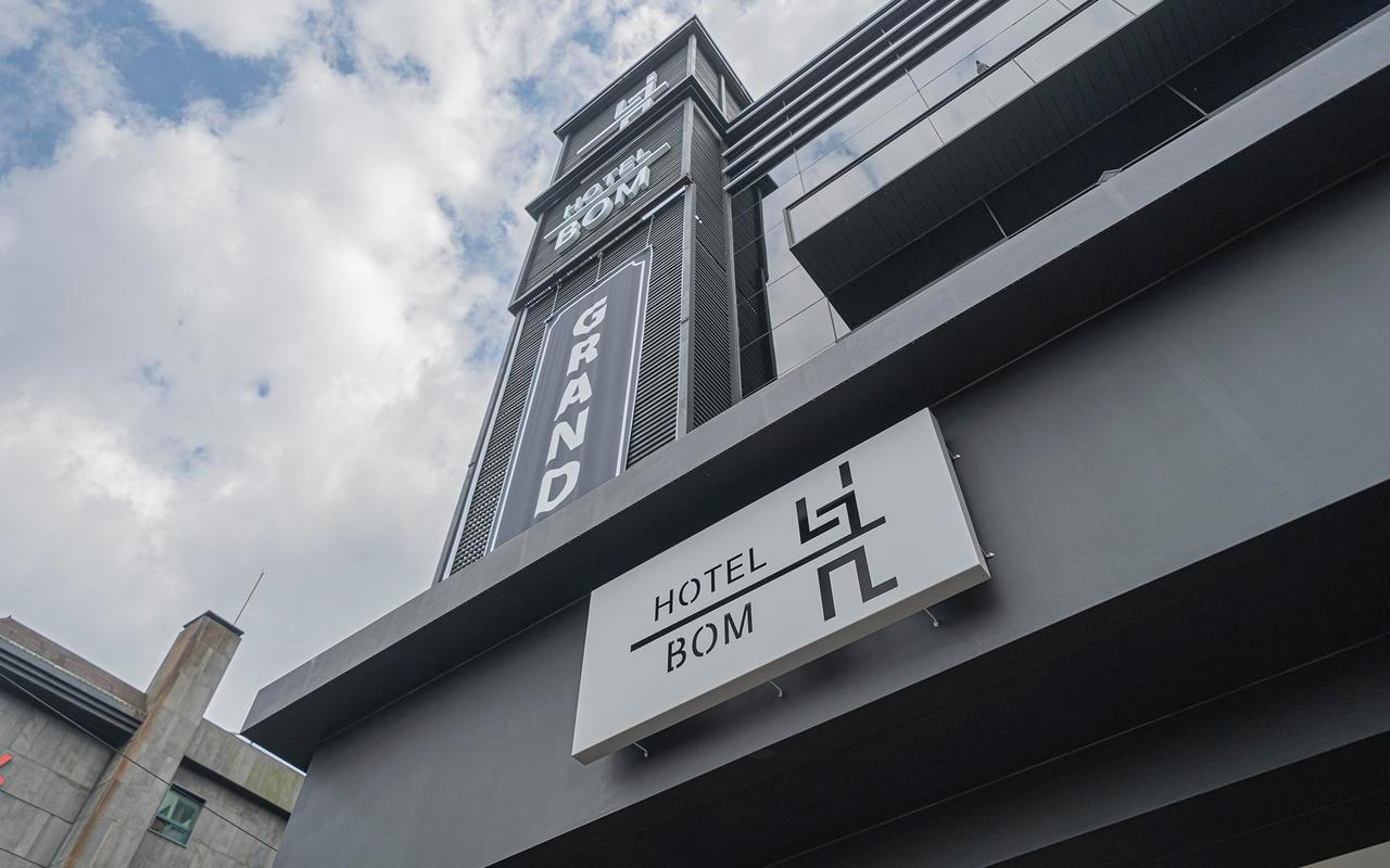 Hotel Bom 1/18
