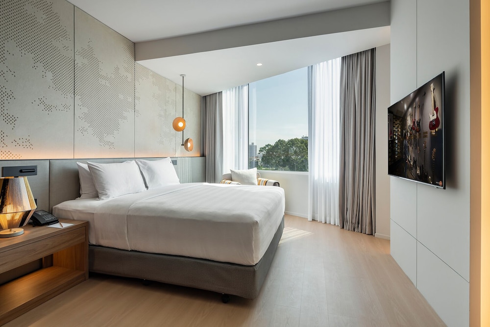 Silver, Family, Suite, King Bed, Bunk Bed, City View، Hard Rock Hotel Pattaya 2/5