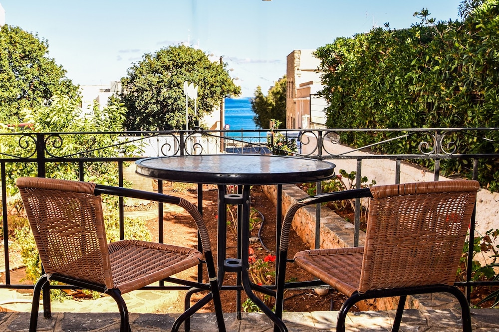 Athina Villas 4/56