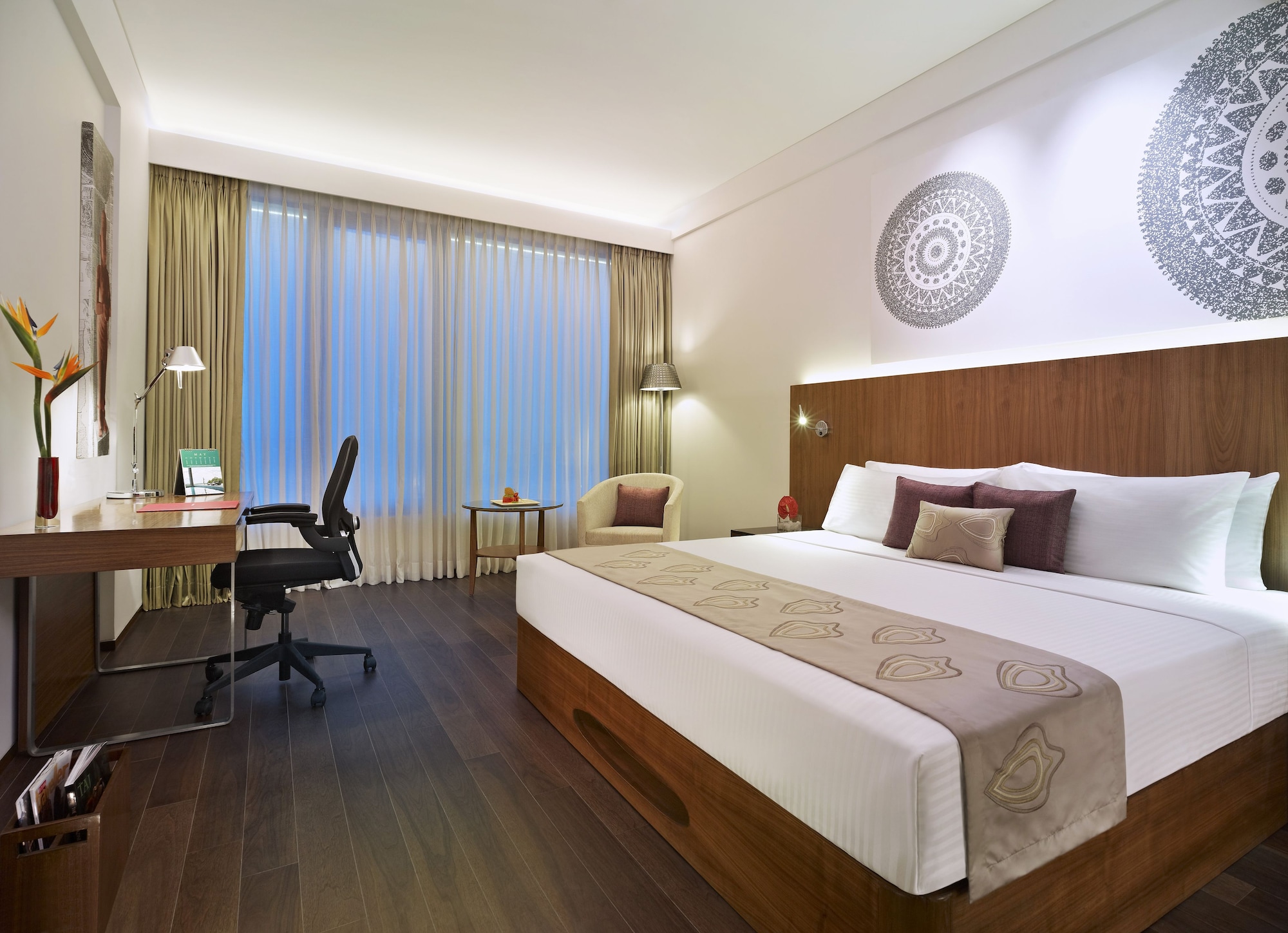EXECUTIVE, SUITE, KING BED