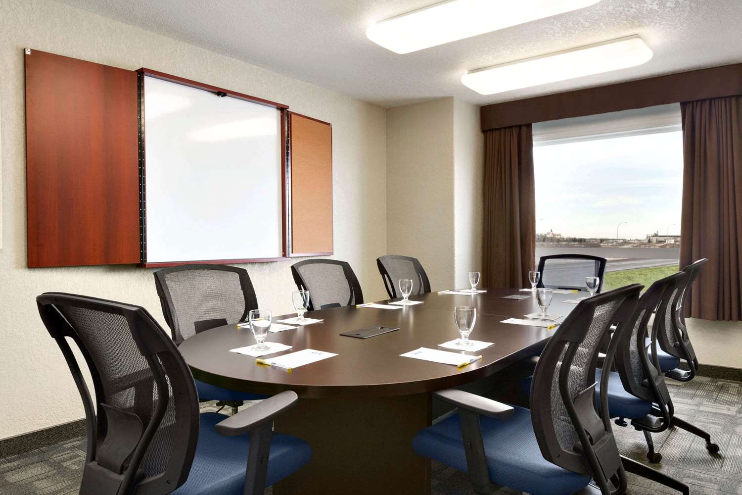 Days Inn & Suites by Wyndham Yorkton 24/38