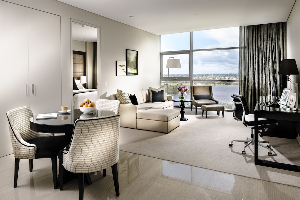 FRASER SUITES PERTH 46/67