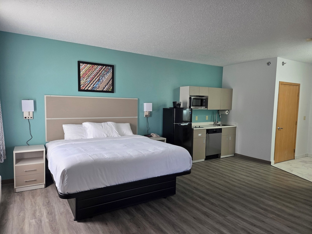 Efficiency, Suite, King Bed