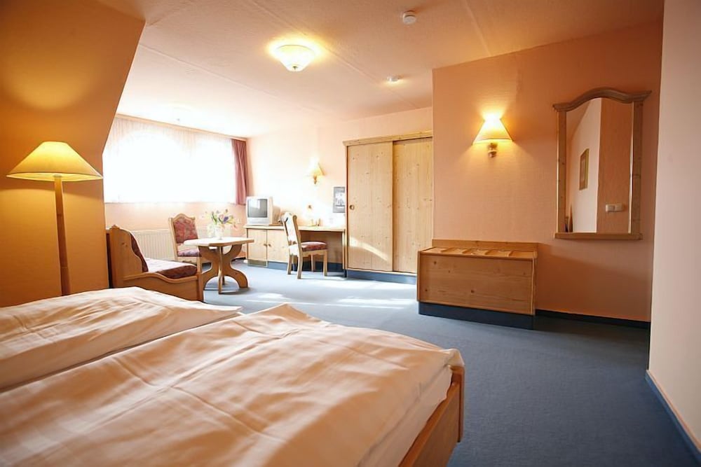 Hotel Zur Goldenen Sonne 6/24