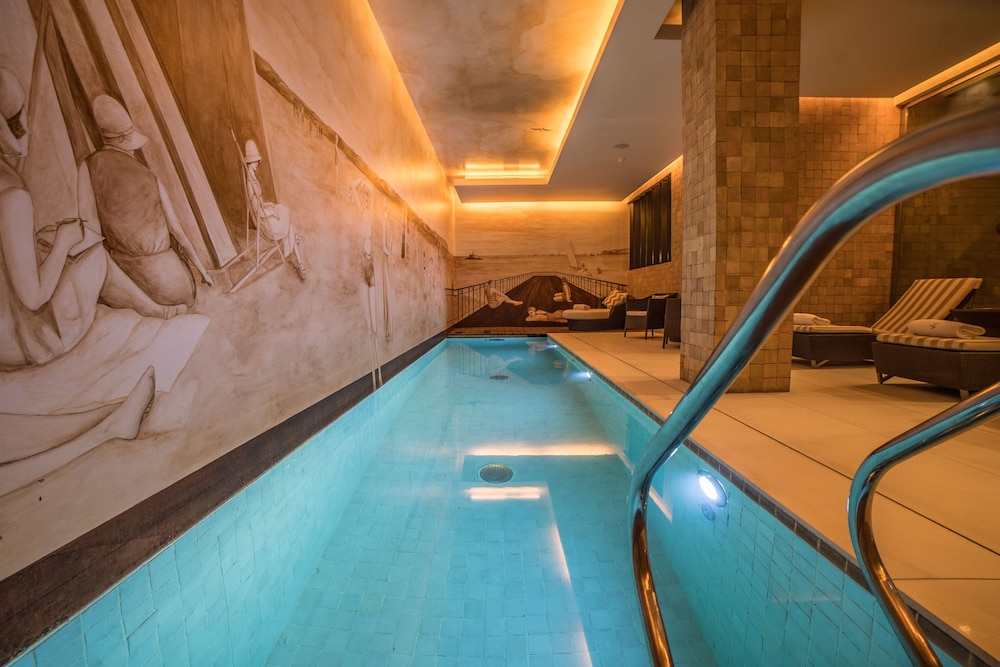 swimming pool spa