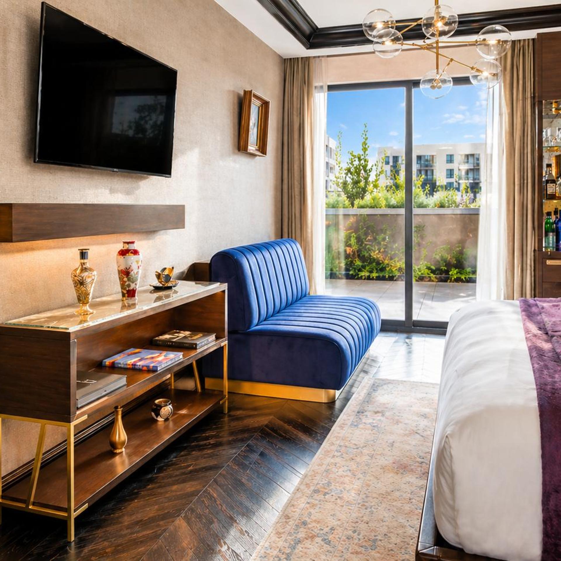 Whisky Hotel 36/43