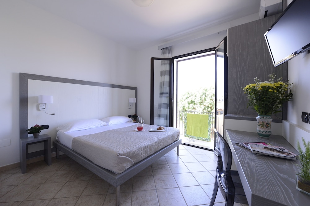 Oasis Hotel Residence and Resort 11/46