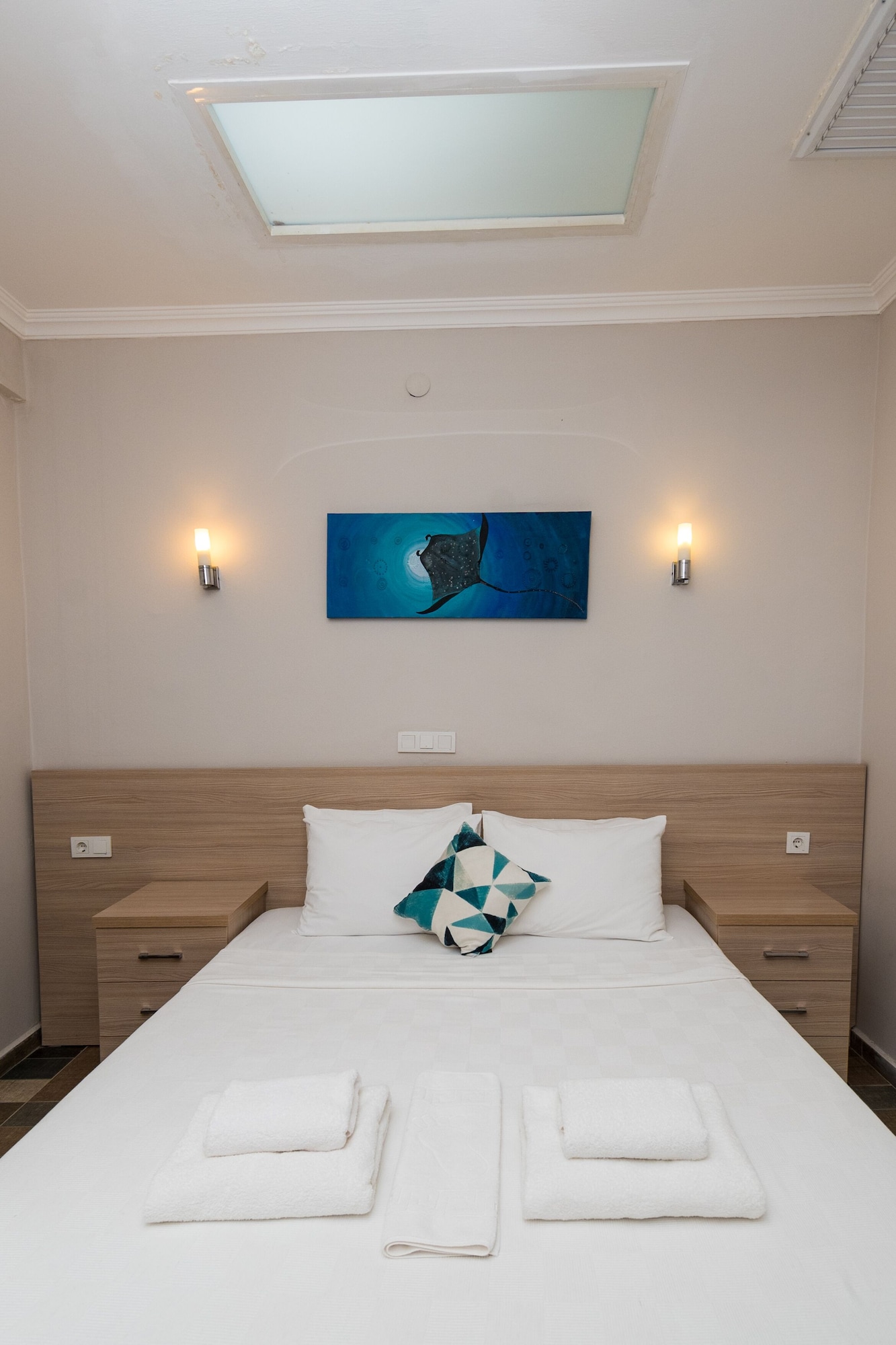 ROOM, POOL SIDE