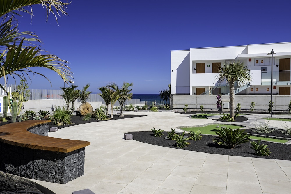 Hotel Lava Beach 4/56