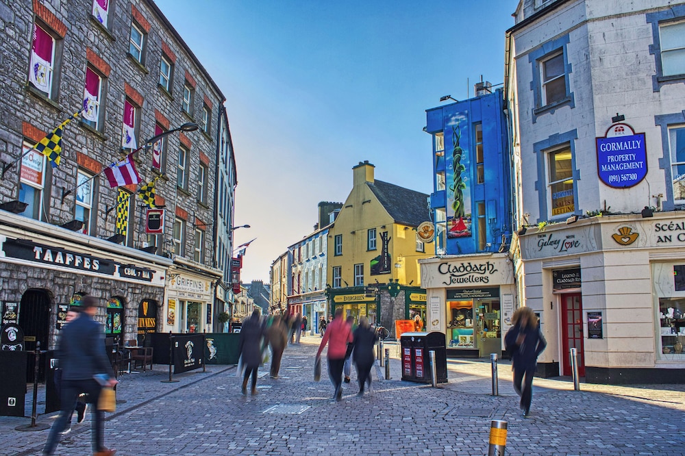 Flannerys Hotel Galway 48/60