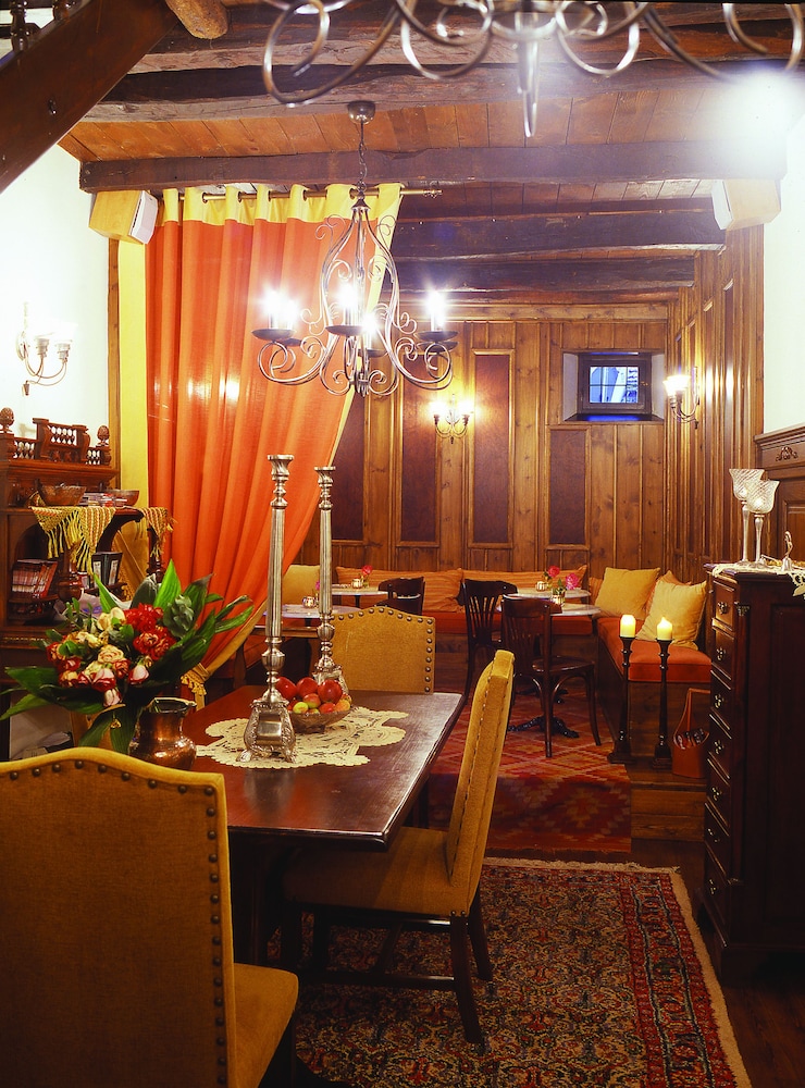 Santikos Mansion 25/26