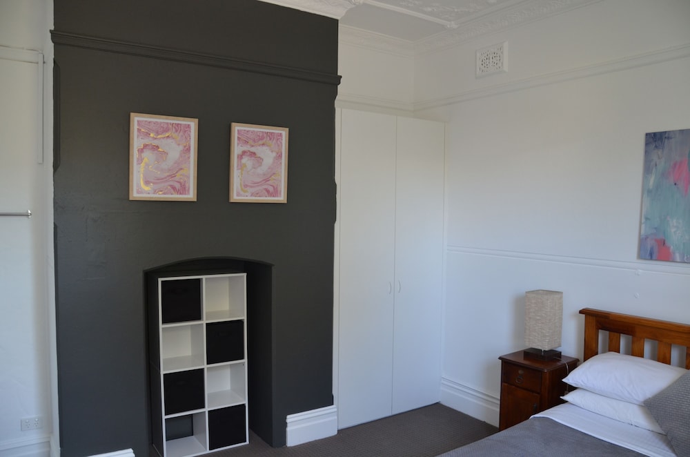 Manly Guest House 10/20