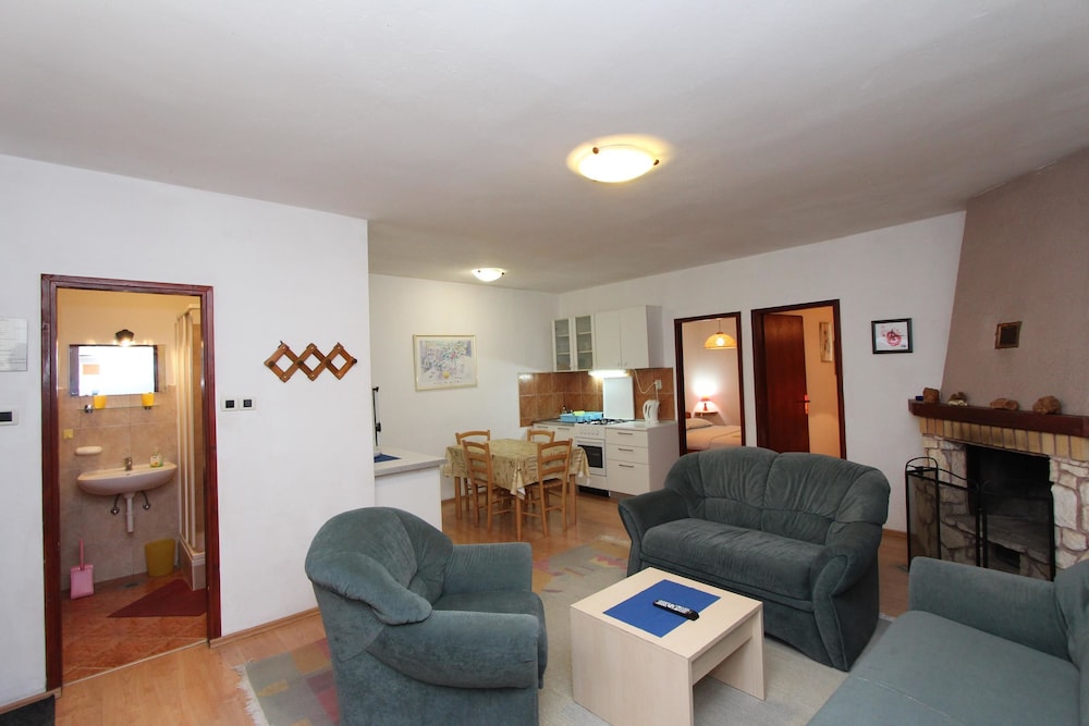 APARTMENTS LORA 38/66
