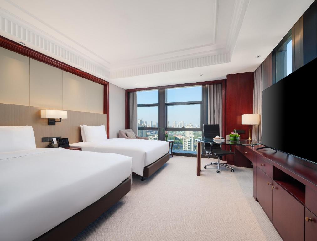 Grand Mercure Wuxi Huishan 39/76