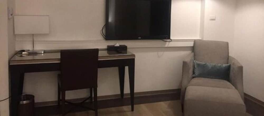 53 Hotel 49/55